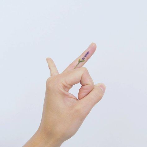 Lavender tattoo on the left ring finger. Lavender Finger Tattoo, Nanny Tattoo, Mini Finger Tattoos, Single Tattoos, Mia Tattoo, Small Flower Tattoo, 2016 Aesthetic, Tattoo Finger, Love Ideas