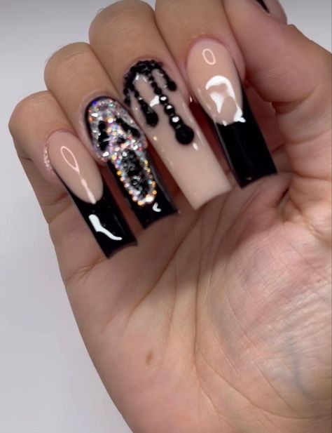 Acrylic Nails Ghostface, Diamond Scream Nails, Halloween Nails Scream Face, Ghost Face Rhinestone Nails, Ghost Face Acrylic Nails, Scream Mask Nails, Nails Ghost Face, Scream Valentine Nails, Ghost Face Nails Pink