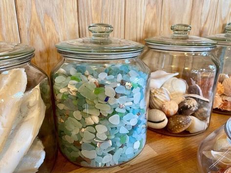 Sea Glass Collection Display, Sea Glass Storage, Sea Shell Jar Ideas, Shells In Jars Display, Seashell Jar Display, Sea Glass Display, Sea Shell Jar, Seashell Jars Collection Displays, Bathroom Upstairs