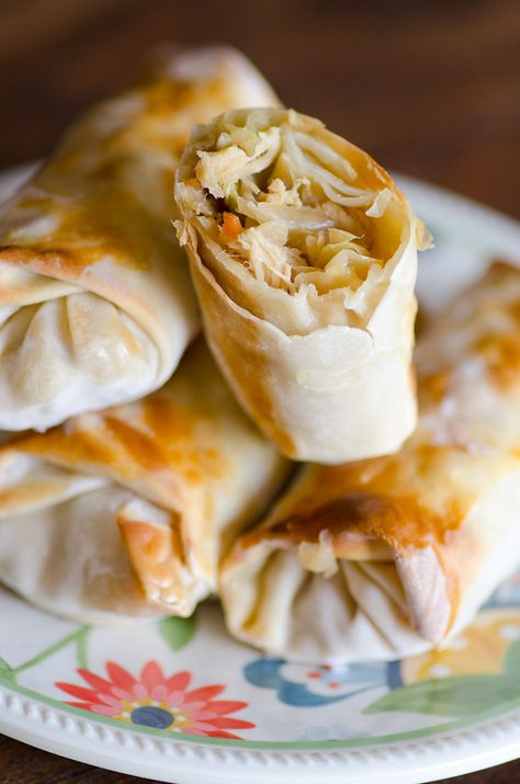 Easy Baked Chicken Egg Rolls Egg Roll Recipe, Homemade Egg Rolls, Chicken Spring Rolls, Chicken Egg Rolls, Freezer Friendly Meals, Egg Roll Recipes, Easy Baked Chicken, Roll Recipe, Egg Roll