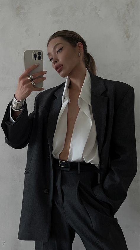 #instagram #aesthetic #kargo #ootd #outfits #outfitideas #lookoftheday #style #styleblogger #лук #эстетика Fits Inspiration, Intelligent Women, Paris Mode, Grown Women, Luxury Aesthetic, Corporate Business, Formal Style, Classic Outfits, Mode Inspiration