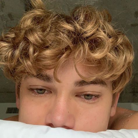 Blonde Boy Aesthetic, Chicos Aesthetic, Blonde Man, Brown Hair Boy, Men Blonde Hair, Jeremiah Fisher, Blonde Hair Boy, Brown Hair Men, Honey Brown Hair