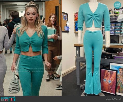 Cassie’s teal crop top and pants set on Euphoria. Outfit Details: https://wornontv.net/267779/ %23Euphoria Cassie Euphoria Carnival, Euphoria Carnival, Euphoria Style, Teal Crop Top, Cassie Euphoria, Cassie Howard, Teal Outfits, Carnival Outfit, Tv Outfits