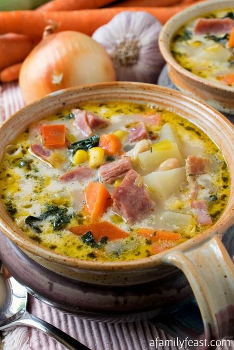 Ham and Vegetable Soup - A delicious soup, perfect for using up a leftover ham bone! Filled with lots of healthy vegetables in a creamy broth. Ham And Vegetable Soup, Ham Soup Recipes, Ham Bone Soup, Soup With Ham, Hearty Soup Recipes, Ham Potato, Bone Soup, Ham Bone, Ham Soup