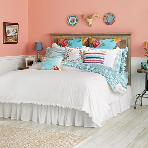 See ‘Pioneer Woman’ Star Ree Drummond’s New Fall Bedding Line at Walmart Pioneer Woman Bedroom, White Comforter Bedroom Ideas, Bedroom Ideas With Color, Comforter Bedroom Ideas, White Comforter Bedroom, Fall Bedding, Woman Bedding, Expensive Furniture, White Comforter