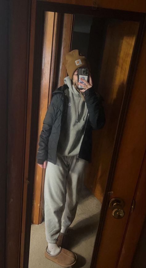 Sweats And Hat Outfit, Grey Sweatpants And Uggs Outfit, Beanie Sweatpants Outfit, Grey Nike Jacket Outfit, Carhartt Winter Outfits, Carhartt Hat Outfits, Carhartt Women Outfits Hoodie, Carhartt Beanie Outfit Aesthetic, Comfy Outfits With Uggs