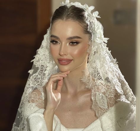 Wedding Makeup Filipino, Bride With Crown, Glam Bride Makeup, Vintage Wedding Gown, Bridal Makeup Wedding, Classy Wedding Dress, Pretty Wedding Dresses, Fancy Wedding Dresses, Bridal Makeup Looks