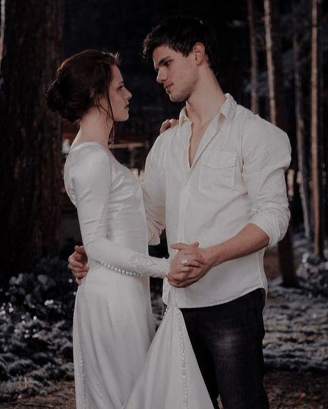 Breaking Dawn Aesthetic, Jacob Black Aesthetic, Bella And Jacob, Twilight Images, Jacob Black Twilight, Jacob And Bella, Twilight Jacob, Twilight Wolf, Twilight Outfits