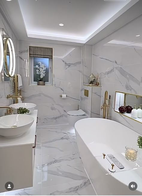 Modern Luxury Bathroom, Beautiful Bathroom Designs, Bad Inspiration, Washroom Design, Bathroom Trends, Bathroom Design Luxury, Small Bathroom Design, Elegant Bathroom, Dream Bathroom