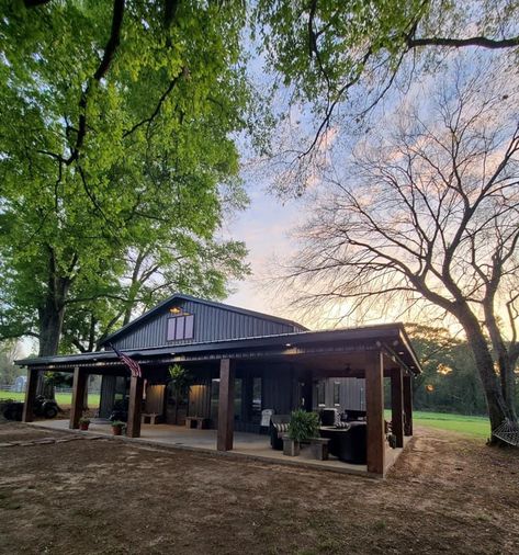 Barndominium Ideas With Grain Bin, Barndominium Ideas Exterior With Shop, Simple Shop House Interior, Pole Barn Shop With Living Quarters, Black Metal House Exterior, Small Black Barndominium, Black Shop House, Small Barndominium Ideas Exterior, Small Shop House