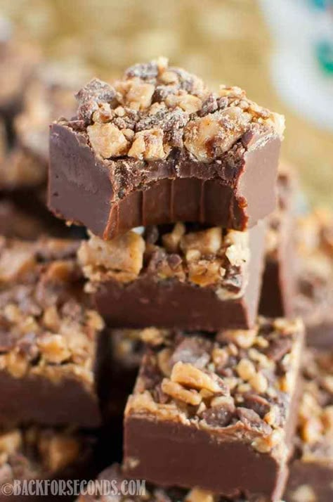 Easy No Fail Chocolate Toffee Fudge Toffee Fudge, Famous Fudge, Heath Bar, Easy Chocolate Fudge, Fudge Recipes Chocolate, Fudge Bars, Butter Fudge, Chocolate Toffee, Fudge Recipe