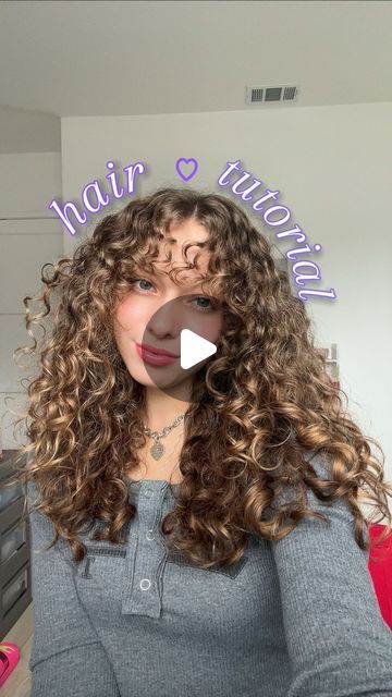 Jordyn Kelly on Instagram: "My Curly Hair Routine! 🦁💛 Hi hi!!! This was a highly requested video so here ya go! I’m constantly changing my routine so it’s not perfect. If any of u guys have suggestions please let me know!! Products: Miracle curl mouse + oil: @aussiehairusa Leave in conditioner: @mielleorganics #hairroutine #curlyhair #curlygirlmethod #curlyhairstyles #hairtutorial #curlyhairroutine #curlyhaircare #hairtransformation" How To Use Mouse For Curly Hair, No Frizz Curly Hair Routine, Mouse For Curly Hair, Curly Hair Routine Videos, Oil Curly Hair, Curly Hair Videos, My Routine, Curly Girl Method, Hair Mousse