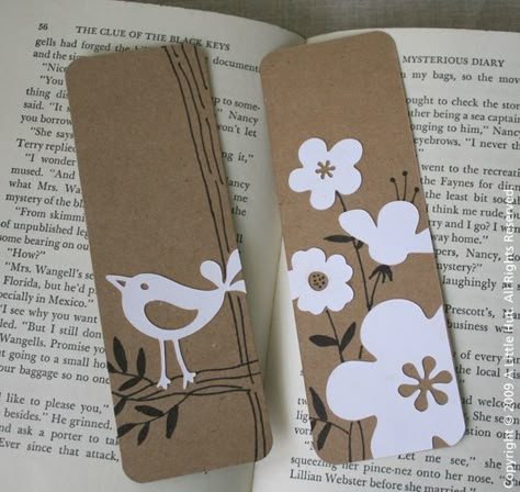 Bookmark Diy, Creative Bookmarks, Cricut Expression, Bookmark Craft, Bookmark Ideas, Paper Bookmarks, Cute Bookmarks, Diy Bookmarks, Book Markers