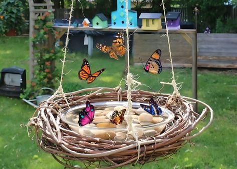 Top 8 Ideas of Butterfly Feeders And How to Attract Endless Butterflies Diy Mountain Mural, Recycled Garden Planters, Light Switch Covers Diy, Butterfly Feeders, Candy Corn Crafts, Pine Cone Christmas Tree, Rainbow Garden, Easy Easter Decorations, Diy Wind Chimes