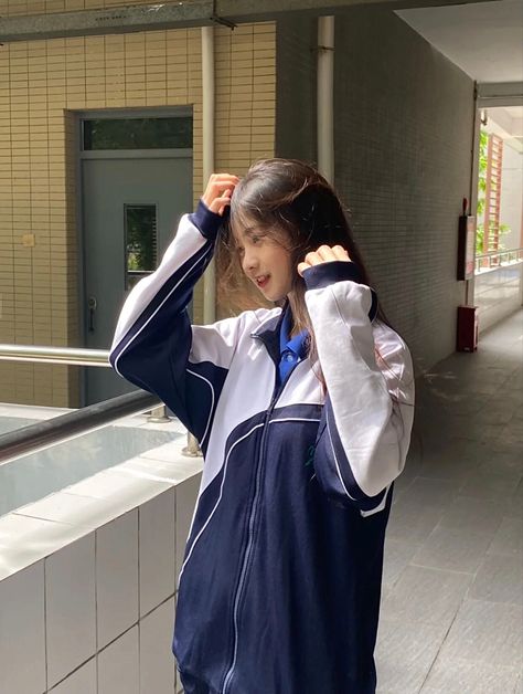 Yn In School, Ulzzang Girl Sekolah, Japan High School Uniform Girl, Korean Gym Uniform, Douyin Photography, China School Aesthetic, China Girl Outfit, Ulzzang Girl School Uniform, Asian High School Aesthetic