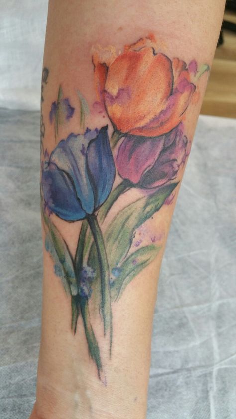 Watercolor Tulip Tattoo, Tulip Flower Tattoo, Tulip Tattoos, Scars Tattoo, Rhino Tattoo, Amsterdam Tattoo, Tattoo Thoughts, Filigree Tattoo, Tulip Tattoo