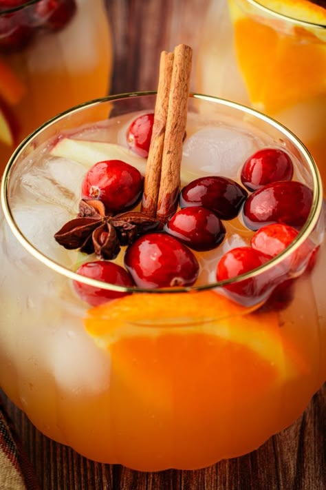 This recipe for the best Thanksgiving sangria is going to bring a little extra joy to your Thanksgiving feast. It’s the perfect balance of sweet, and tart—everything you want in a fall cocktail! Sangria Recipes Thanksgiving, Harvest Sangria Recipe, White Sangria Recipe Fall, Thanksgiving Big Batch Cocktails, Thanksgiving Sangria Recipes White Wines, Thanksgiving Pitcher Cocktails, Thanksgiving Cocktails Pitcher, Easy Thanksgiving Cocktails, Thanksgiving Cocktails Easy