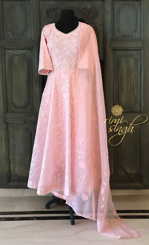 Kota Anarkali Dress, Indian Dresses Anarkali, Lucknowi Kurta, Dna Technology, Pink Dupatta, Indian Kurti Designs, Pakistani Formal Dresses, Cotton Anarkali, Indian Designer Suits