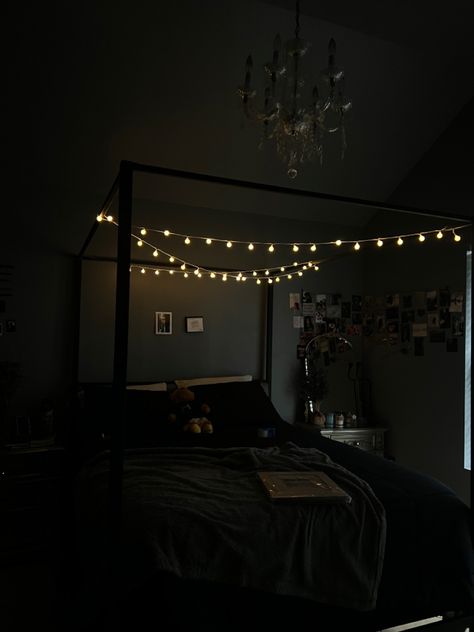 Twilight Room Ideas, Twilight Inspired Bedroom, Twilight Themed Room, Twilight Bedroom, Twilight Room, Vibe Rooms, Goth Houses, Aesthetic Rooms, Pretty Room