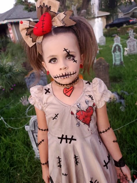 Kids Voodoo Doll makeup 🖤❤🖤 Scary Doll Costume, Creepy Doll Halloween Costume, Creepy Doll Costume, Doll Makeup Halloween, Halloween Makeup For Kids, Creepy Doll Halloween, Creepy Halloween Costumes, Halloween Fest, Doll Halloween Costume