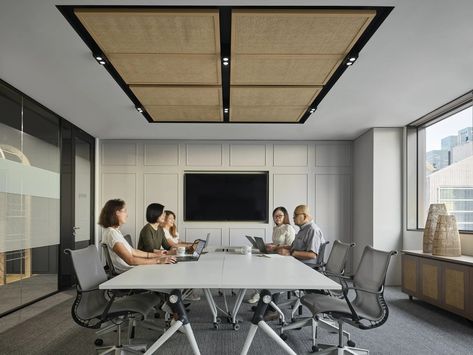 Unispace | Project | Tripadvisor | Singapore Board Room Design, Meeting Room Design Office, Conference Table Design, Vertical Green Wall, Tropical Furniture, Meeting Room Design, False Ceiling Living Room, Office Meeting Room, Strategy Design