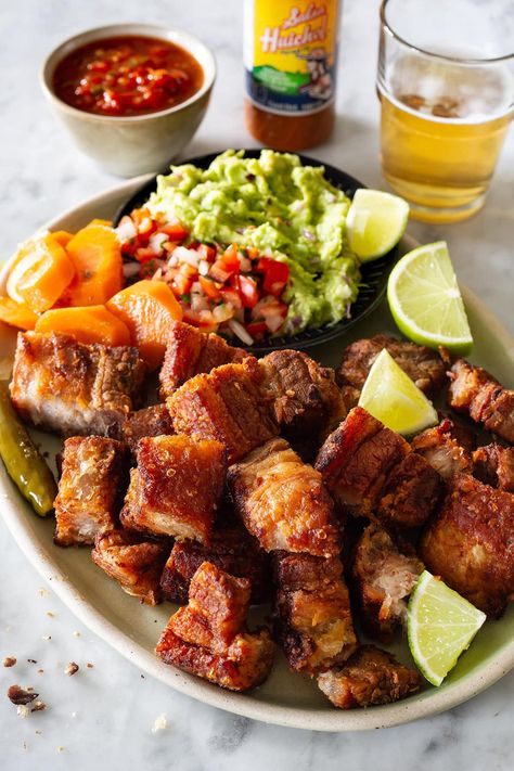 Mexican Chicharrones Recipe, Pork Chicharrones Recipe, Mexican Chicharrones, Spicy Pork Tacos, Pork Belly Crackling, Spicy Dips, Tuna Tostadas, Chicharrones Recipe, Mexican Pork Recipes