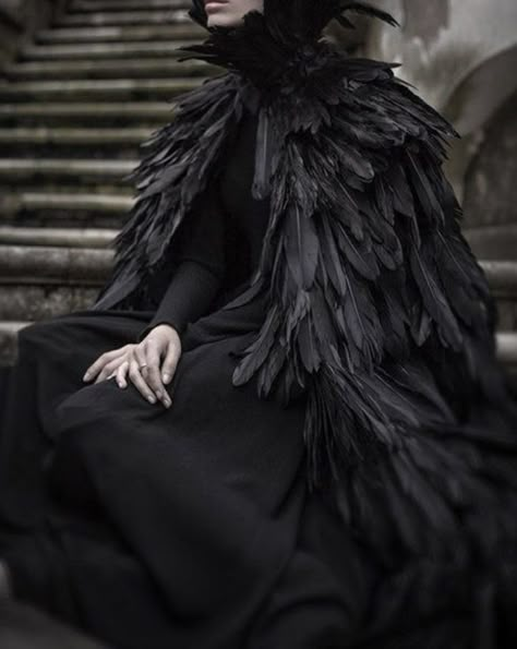 Raven Costume Aesthetic, Cape Aesthetic, Fashion Clothes Drawing, Raven Outfits, Clothes Drawing Reference, Raven Costume, Crow Costume, Crow Feather, Raven Feather