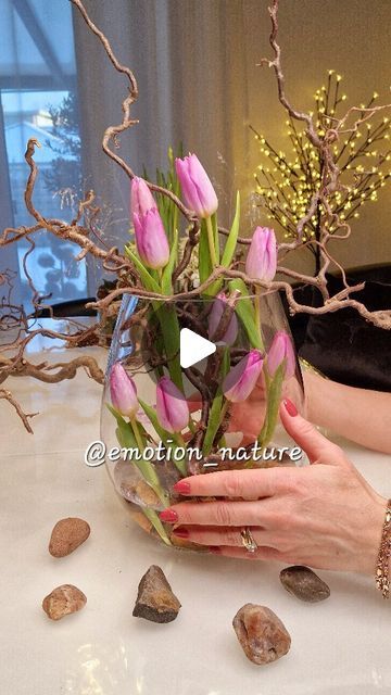 Tulpen Arrangements, Sculpture Art Projects, Flower Vase Arrangements, Floral Arrangements Diy, Vase Arrangements, Glitter Diy, Diy Vase, Instagram Diy, January 21