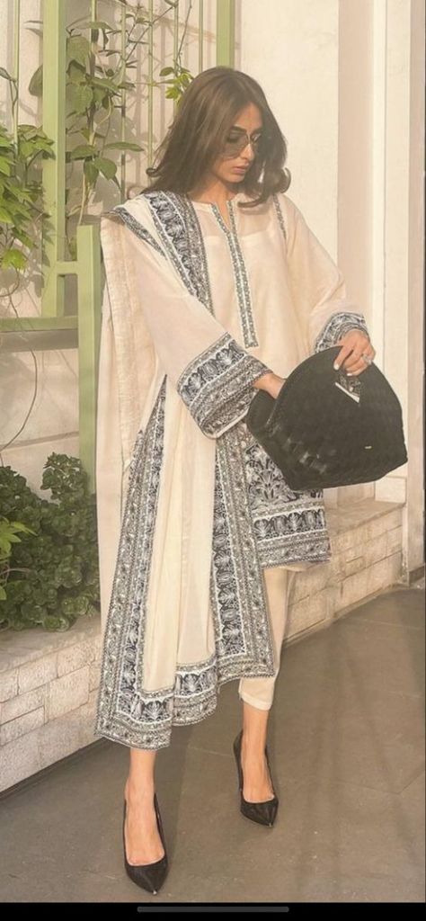 Eid Pics, Pakistani Women Dresses, Desi Dress, Desi Fits, Salwar Kamiz, Casual Indian Fashion, Pakistani Fashion Casual, Desi Outfits, Pakistani Dresses Casual