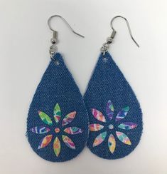 Denim Earrings Diy, Jewelry Hacks, Denim Earrings, Jewelry Layering, Diy Leather Earrings, Blue Jeans Crafts, Trending Jewelry, Ideas Jewelry, Denim Jewelry