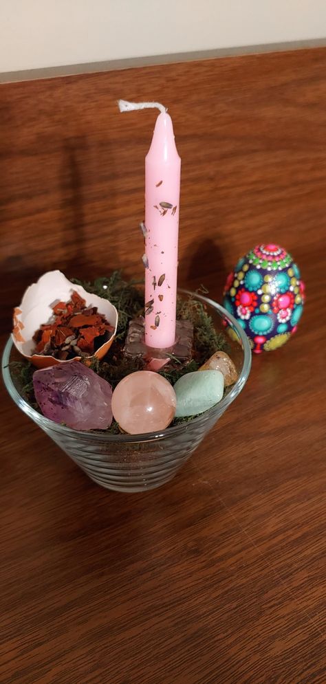 Ostara Ostara Altar Ideas, Fertility Altar, Ostara Altar In A Jar, Ostara Crystals, Ostara Altar, Ostara Dawn Quartz, Ostara Mini Altar, Spiritual Aesthetic, Mini Altar