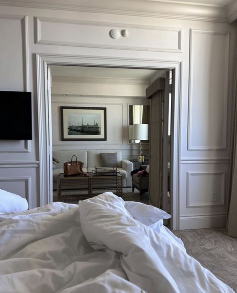 Jeffrey Edward Epstein, Luxury Apartment Layout, London House Interior, Elegant Apartment, Townhouse Interior, 2nd Place, White Sheets, Dream Apartment, Dream House Interior