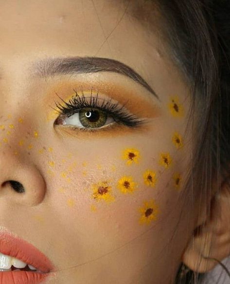 Face Makeup Guide, Carnaval Make-up, Teknik Makeup, Make Up Kits, Fantasy Make-up, Mekap Mata, Yellow Makeup, Yellow Eyeshadow, Vampire Makeup