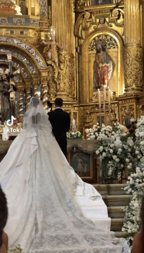 Italian Cathedral Wedding, Wedding Dress Big Train, Orthodox Wedding Dress, Black People Wedding Dresses, Marriage Aesthetic, Cathedral Length Wedding Dress, Ballroom Wedding Dresses, Cathedral Wedding Dress, Bridal Couple