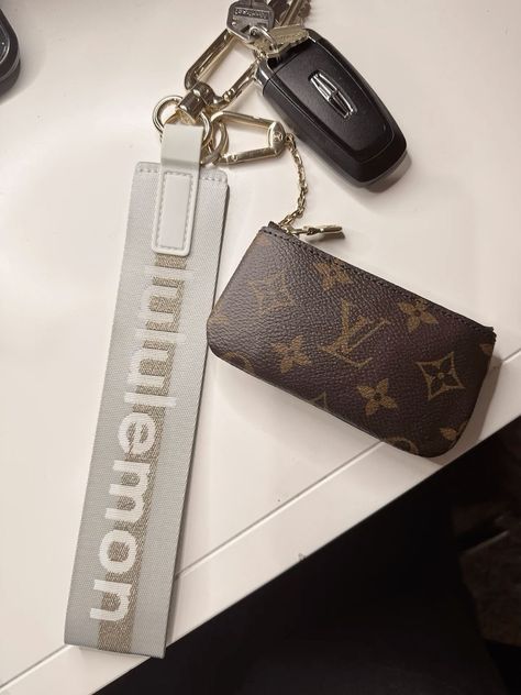 Cute Car Keychain Ideas, Louis Vuitton Keychain Aesthetic, Luxury Keychain Aesthetic, Lulu Never Lost Keychain, Lulu Lemon Keychain Aesthetic, Lulemon Keychain, Car Keys Aesthetic Lanyard, Car Key Keychain, Lululemon Never Lost Keychain Aesthetic