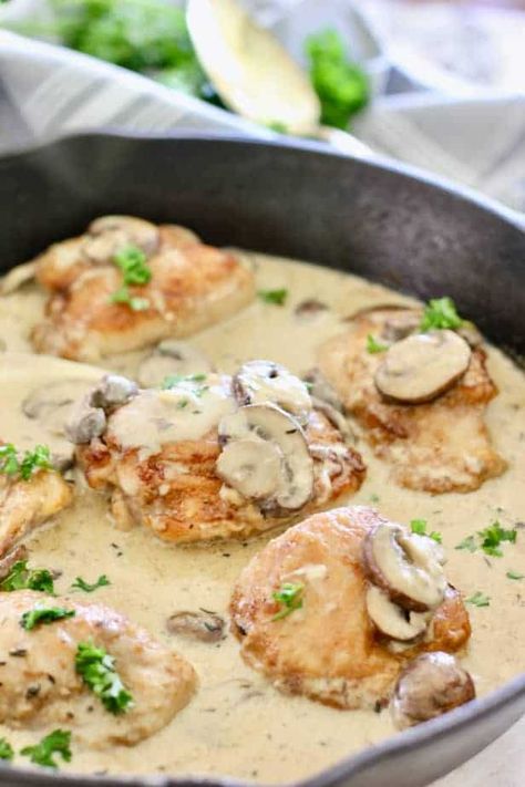 Mushroom Sauce For Chicken, Mushroom Skillet, Mushroom Gravy Recipe, Chicken And Mushroom, Iron Skillet Recipes, Cast Iron Skillet Recipes, Chicken Gravy, Mushroom Gravy, Mushroom Sauce