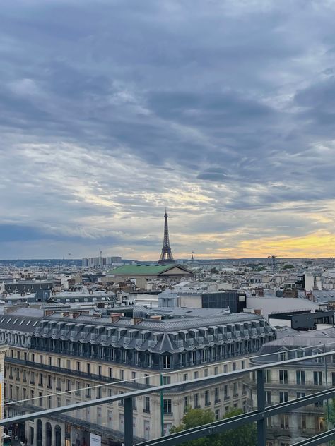 Galeries Lafayette Paris Rooftop, Gallerie Lafayette Paris, Galleries Lafayette Paris Rooftop, Stockholm Girl, Pretty Scenery, Lafayette Paris, Paris Rooftops, Itinerary Ideas, Paris Itinerary