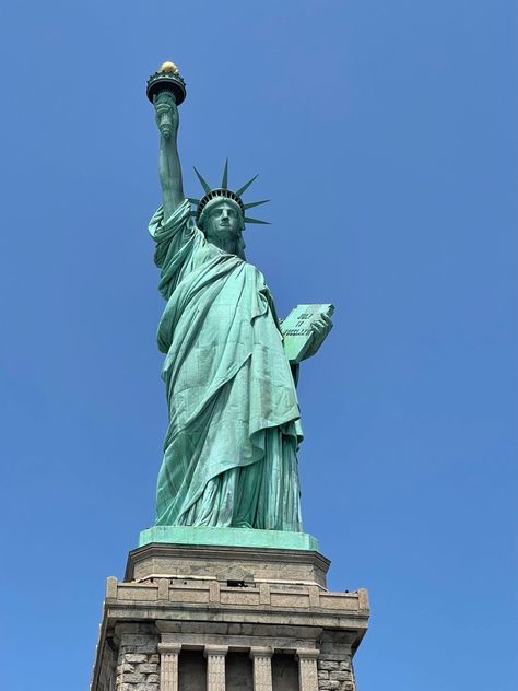 New York Celebrities, Blue New York Aesthetic, New York Blue Aesthetic, New York Statue Of Liberty Aesthetic, City Blue Aesthetic, Summer Proposal, Usa Aesthetic, America Aesthetic, Vi Keeland