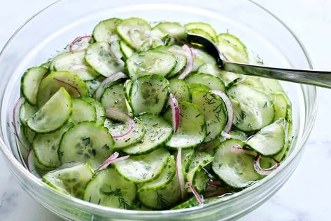 Cucumber Salad Dill, Vinegar Cucumber Salad, Slow Cooker Red Cabbage, Side Dishes For Ribs, Cucumber And Tomato Salad, Easy Cucumber Salad, Thanksgiving Salad Recipes, Cucumber And Tomato, Vinegar Cucumbers