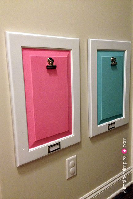 Love this idea for kids art work. They can switch from one piece to another whenever they want Displaying Kids Artwork, Doors Repurposed, Childrens Artwork, Old Cabinets, Furniture Hacks, Artwork Display, Cool Ideas, Repurposed Furniture, Kids' Room