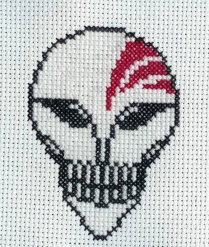 BLEACH - Hollow Mask Bleach Cross Stitch, Bleach Pixel Art, Bleach Hollow, Hollow Mask, Graph Crochet, Pixel Art Grid, Beaded Cross Stitch, Pixel Art Design, Bead Loom Patterns