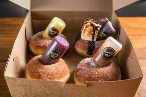 Donuts Packaging, Donuts Donuts, Food Business Ideas, Baking Packaging, Dessert Packaging, Bakery Packaging, Delicious Donuts, Food Packaging Design, Harry Potter Books