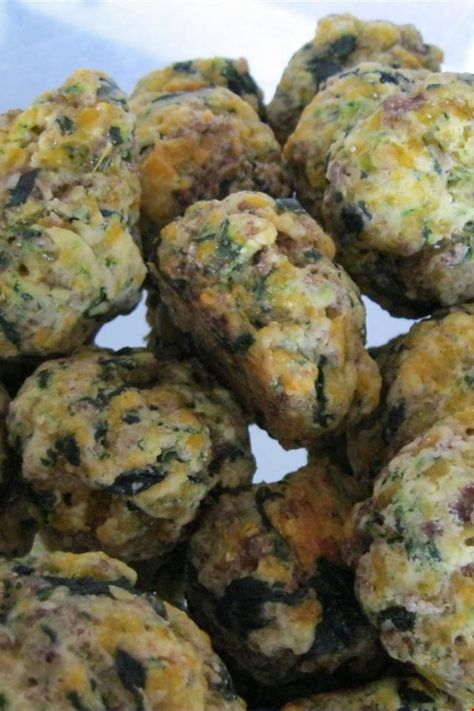 Sausage Balls with Spinach | "My kids love them!" #breakfastrecipes #brunchrecipes #breakfastideas #brunchideas Spinach Sausage Balls, Keto Sausage Balls, Italian Sausage Spinach, Spinach Balls, Sausage Balls Recipe, Spinach Benefits, Keto Sausage, Sausage Spinach, Spinach Recipe