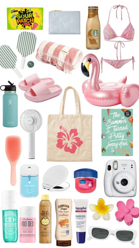 #bag #beach #essentials #beachessentials #beachbag #aesthetic #beachaesthetic Whats In My Beach Bag Summer, Pack My Beach Bag With Me, Tropical Vacation Essentials, Beach Essentials Aesthetic, What To Bring To The Beach, Preppy Beach Bag, Pool Bag Essentials, Beach Bag Aesthetic, Summer Bag Essentials