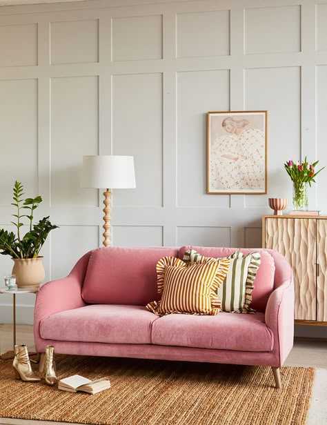 How to add colour to your home - With Amy Newton Pink Couches, Navy Sofa Living Room, Pink Sofa Living Room, Sofa Rose, Sofas Ideas Living Room, Sofa Outlet, Scandi Furniture, Trendy Sofas, Navy Sofa