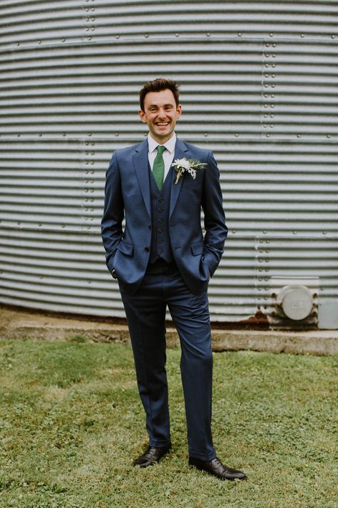 Groom Navy Suit Green Tie, Navy Blue Suit Green Tie Wedding, Navy Blue Tux With Emerald Green Tie, Navy Suit Wedding Green Tie, Navy And Green Suit, Navy Blue Suit With Emerald Green Tie, Navy Blue Suit With Green Tie, Dark Blue Suit Green Tie, Dark Green Tie Outfit Men