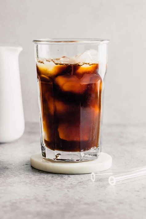 Americano Iced Coffee, Ice Americano Coffee Aesthetic, Iced Americano Aesthetic, Americano Coffee Aesthetic, Ice Americano Coffee, Iced Coffee Photography, Americano Drink, Coffee Tiktok, Glass Of Coffee