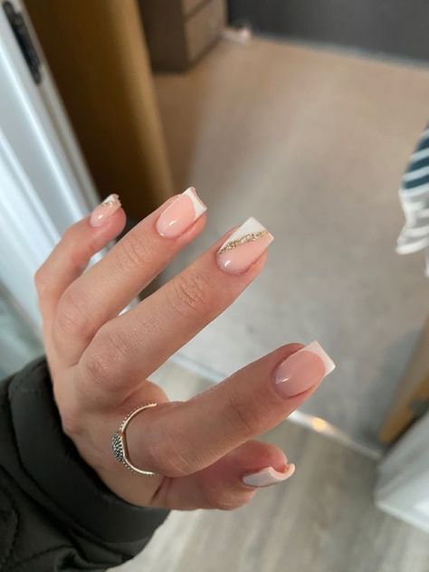 French Fake Nails, French Tip With Accent Nail Design, French Nails With Small Design, French Tip Acrylic Nails Gold Accent, French Tip Acrylic Nails With Design Ring Finger, White Tips With Glitter Line, Cute Short Acrylic Nails White And Gold, White French Nails Design Square, Gold Tip Square Nails