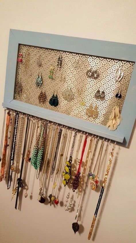 DIY Jewelry Storage - Framed Organizer - Do It Yourself Crafts and Projects for Organizing, Storing and Displaying Jewelry - Earrings, Rings, Necklaces - Jewelry Tree, Boxes, Hangers - Cheap and Easy Ways To Organize Jewelry in Bedroom and Bathroom - Dollar Store Crafts and Cheap Ideas for Decorating http://diyprojectsforteens.com/diy-jewelry-storage Jewelry Lock, Fingerprint Jewellery, Jewerly Organizer, Jewelry Storage Diy, Jewerly Displays, Interior Boho, Jewellery Holder, Diy Jewelry Holder, Tree Jewelry