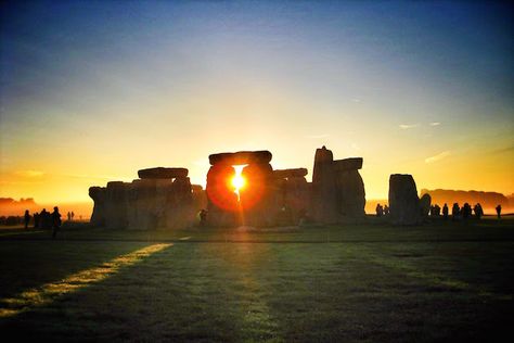 Sunrise at Stonehenge Watch Sunrise, Sunrise Winter, Circle Circle, Cotswold Villages, Highclere Castle, Blenheim Palace, Travel Images, Stonehenge, Winter Solstice